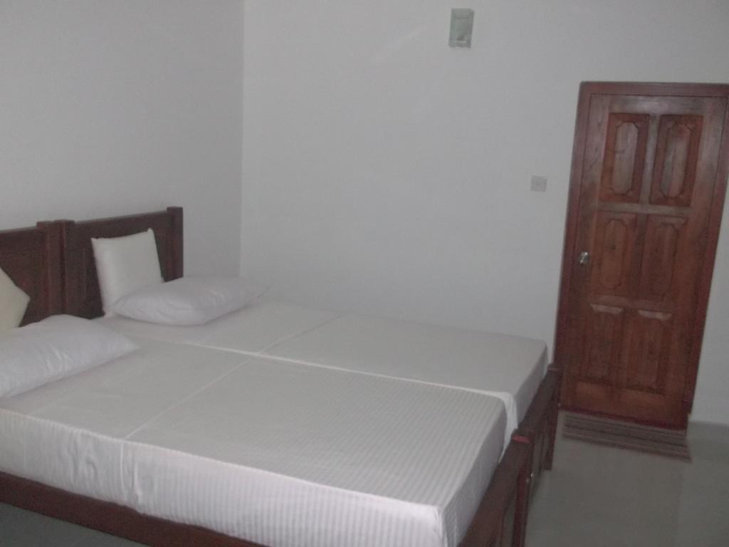 Srilanka Ayurveda Hotel Hikkaduwa Room photo