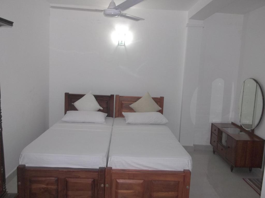 Srilanka Ayurveda Hotel Hikkaduwa Room photo